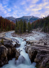 Fototapeta na wymiar Sunwapta Falls, Jasper Alberta Kanada travel destination
