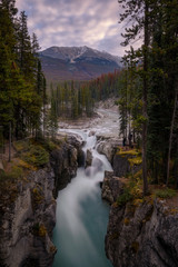 Fototapeta na wymiar Sunwapta Falls, Jasper Alberta Kanada travel destination