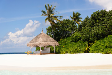 
Vacanze su spiagge coralline nel mare delle Maldive