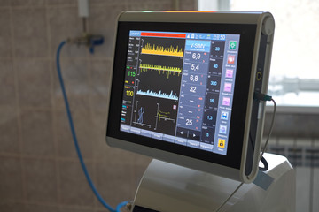 The ventilator during operation. The monitor shows the settings. Close-up.