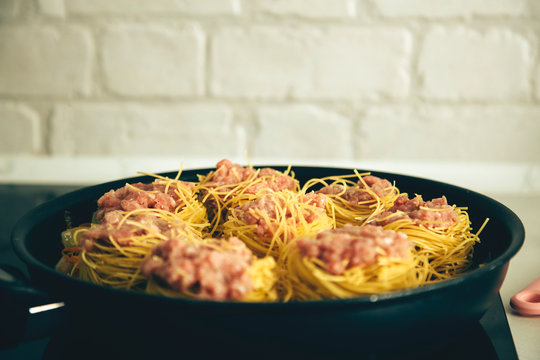 Nest of spaghetti with meatballs