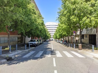 Rue d'Aix en Provence avec maison provençal et fontaine, lieu connu sous le nom de cours Mirabeau Paul Cézanne fontaine l rotonde et la fameuse place d'Albertas