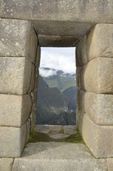 Peruwiańskie Andy - widok z okna ruin Machu Picchu w Peru