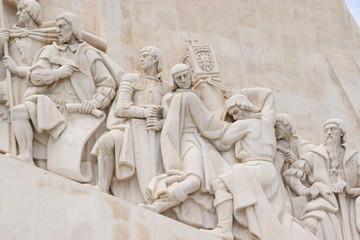 Detail des Denkmals der Entdeckungen an der Hafeneinfahrt von Lissabon