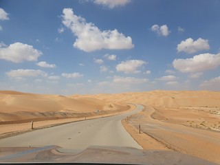 Fototapeta na wymiar desert road in the desert