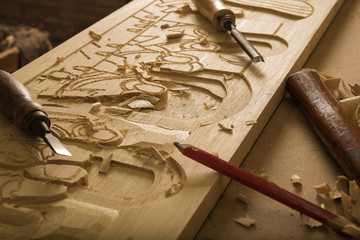 Craftsman carving in wood image of the holy supper