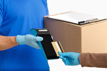 Contactless terminal for payment of courier services
