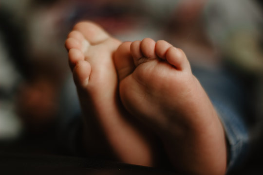 baby feet in bed