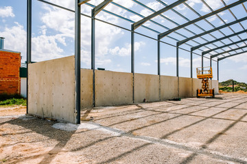 Construction of a steel industrial warehouse