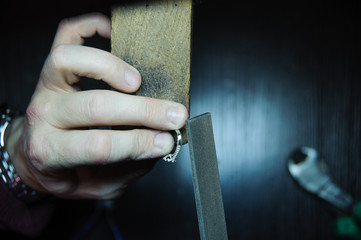 Surface treatment of jewelry rings in the manufacturing process
