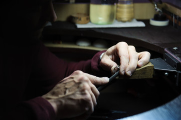 Surface treatment of jewelry rings in the manufacturing process