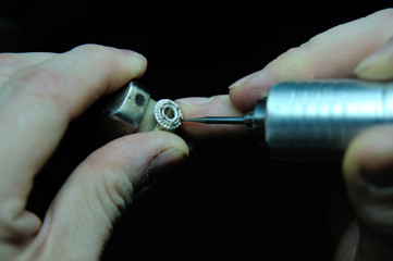 Fixing a gem into a jewelry ring during the manufacturing process