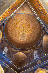 Fototapeta na wymiar Interior inside the old ancient uzbek tomb - Amir Temur maqbarasi, Go‘ri Amir in Uzbekistan.