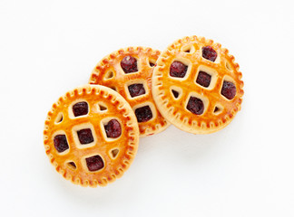 Fototapeta premium Cookies with jam isolated on a white background