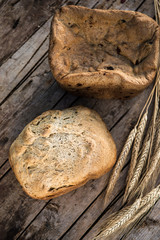 Fresh rye bread or whole grain bread on dark table background. Healthy baked bread in slices, whole homemade bread. Organic farm food. 