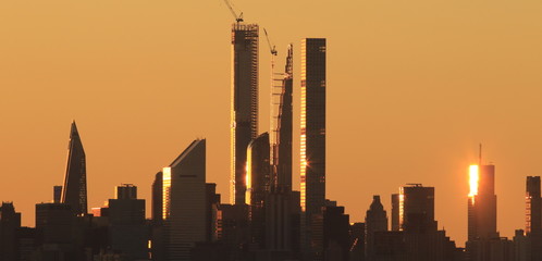 Wieczorne światło na wieżowcach Manhattanu NY