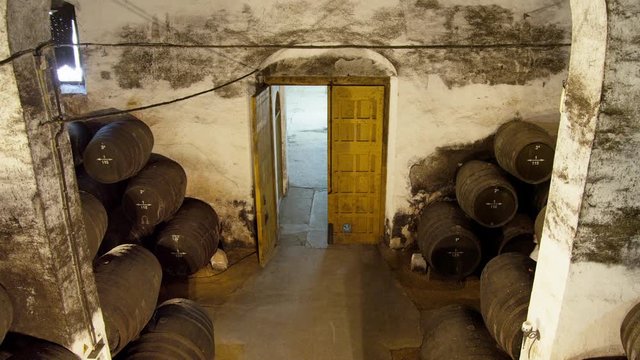 HA&nbsp;WS&nbsp;Man walking in wine cellar with wine casks and leaving through door