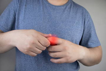 A man grows fingers that hurt and pull. Arthritis or arthrosis of the joints and its treatment....