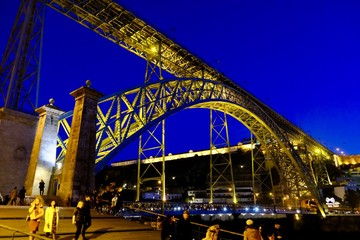 ドン・ルイス一世橋 ライトアップ © dunhill