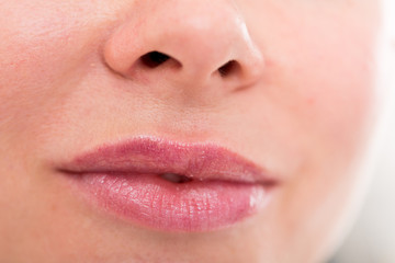 Naklejka premium Close-up of woman's lips with natural lipstick make up. macro lipgloss make-up
