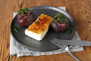 gratinierter ziegenkäse und gefüllte rote bete