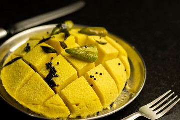 yellow dhokla