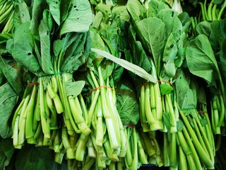 Obraz premium Green kale in fresh vegetable market, at home 