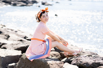 頭にスカーフを巻いた女性