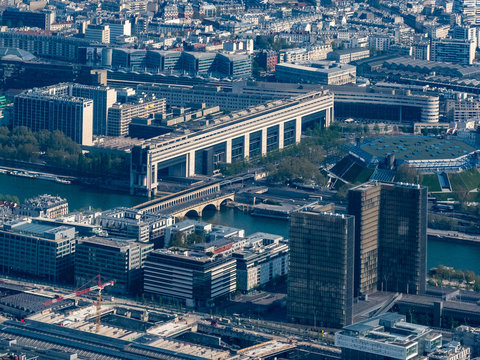 vue a&eacute;rienne du minist&egrave;re des Finances et de la Tr&egrave;s Grande Biblioth&egrave;que &agrave; Paris