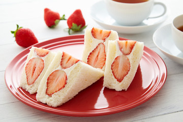 いちごサンド