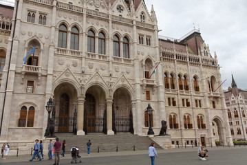 Fototapeta na wymiar Parliament building - entrance - Budapest