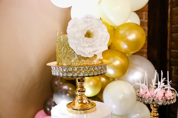 wedding cake with ballons