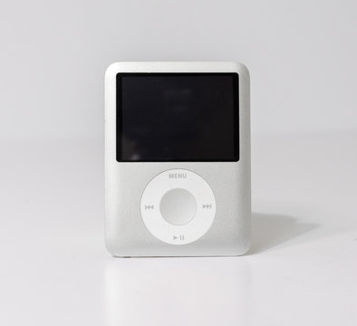 lonodn, engand, 05/04/2020 An official retro vintage Apple iPod nano, 3rd Generation 8GB USB MP3 Player, apple technology from 2007 isolated on a white background.