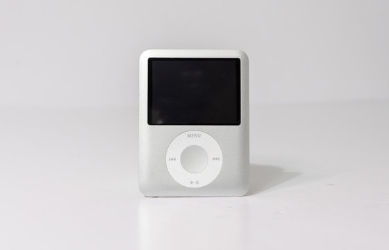 lonodn, engand, 05/04/2020 An official retro vintage Apple iPod nano, 3rd Generation 8GB USB MP3 Player, apple technology from 2007 isolated on a white background.