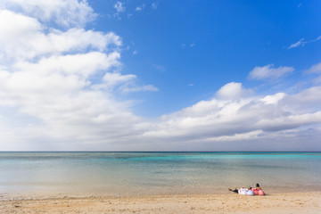 日本最南端、沖縄県波照間島・3月のニシ浜