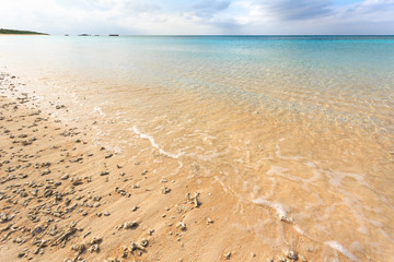 日本最南端、沖縄県波照間島・3月のニシ浜