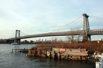Fototapeta premium Williamsburg Bridge New york city, NY, United states of America across Hudson river 