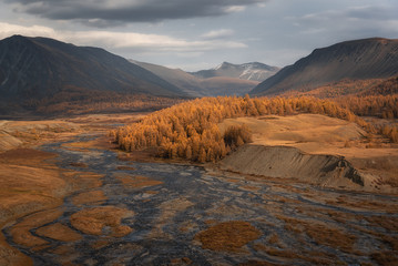 Valley And Shallow Water Spills Of Jazator River ( Zhasater ), On The Road Towards One Of The Most Remote Areas Of Altai Mountains, Siberia - Village With “Appetizing” Name Belyashi (Aka Jazator).  - 345969074