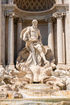 Detalle de la fuente de Trevi, el dios Oceano, en Roma