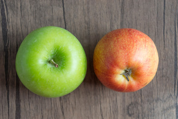 green and red apple