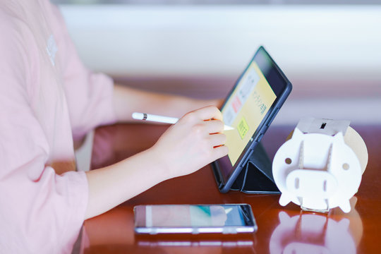 特別定額給付金 現金給付 10万円 オンライン申請 ステイホーム コロナ禍 緊急事態 自宅待機 - Powered by Adobe