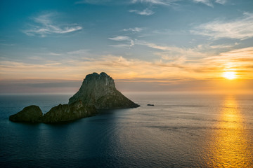 Vista del sunset en Ibiza con Es Vedrá de fondo
