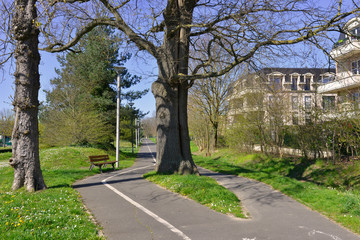 Infrastructure cyclable et architecture à Emerainville (77184), Seine-et-Marne en Île-de-France,...