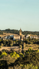 Fototapeta na wymiar Llubi pueblo rural en Mallorca iglesia paisaje