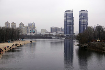 Obraz premium View of the left bank of the Dnieper to the hydropark area in Kiev