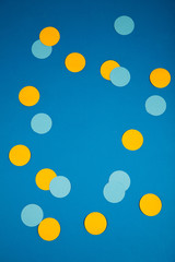 Błękitne i żółte kropki 