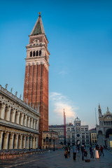 Fototapeta na wymiar venedig, italien - piazzetta san marco am frühen morgen mit campanile