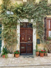 Fototapeta na wymiar old wooden door in old town