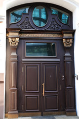 Obraz premium Entrance door architectural decoration