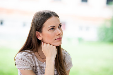 Obraz premium Beautiful woman portrait at the park